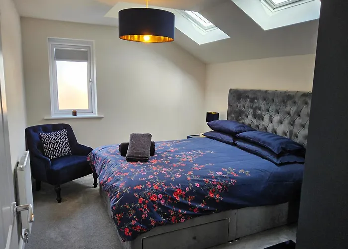 5 Star Luxury Small Cosy House With Lake View