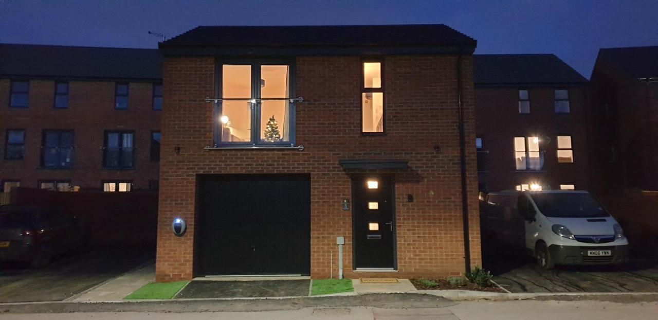 5 Star Luxury Small Cosy House With View * Doncaster